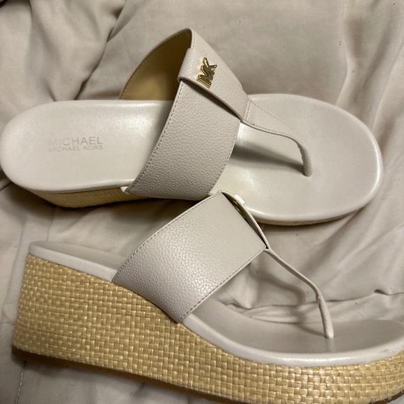 Michael Kors - Picture 2 of 8